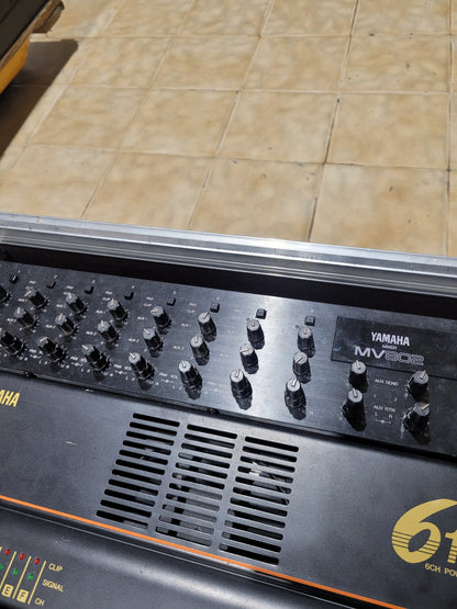 Rack de misturador e amplificador Amplificador YAMAHA – MV802 / 6-150