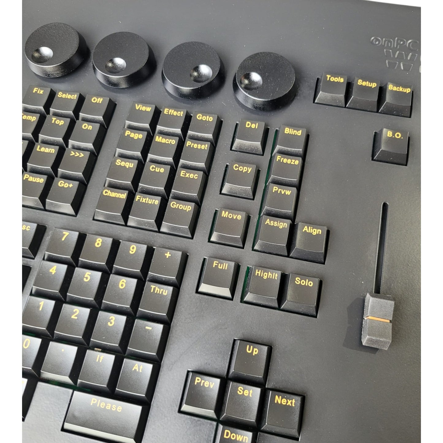 Consola de Controlo onPC Command Wing - Iluminação Profissional com Flightcase