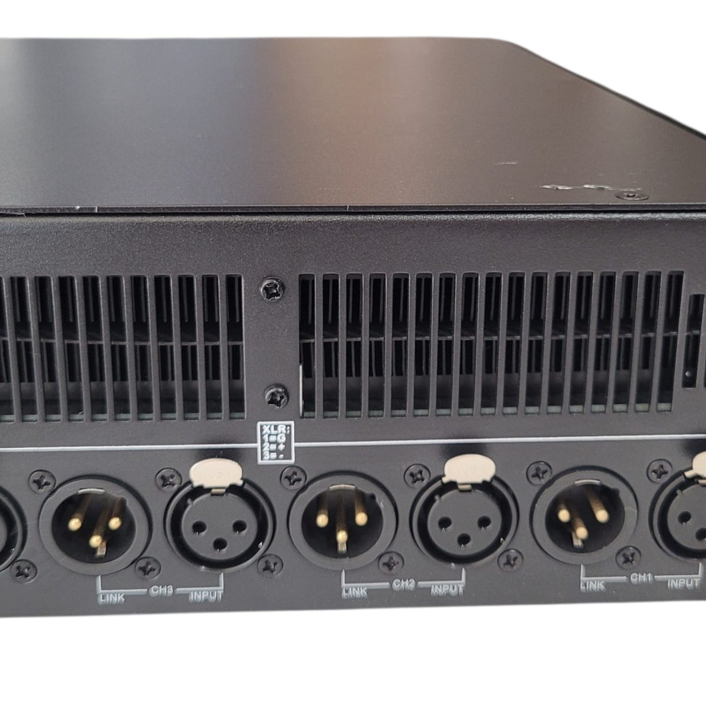 Amplificador de Potência 4 Canais SAE PQM13 II – Class I | 4× Speakon | XLR | Rack 2U